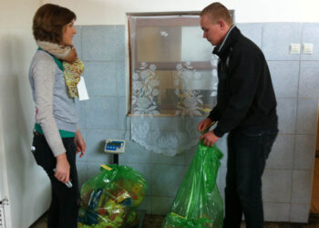 Zbiórka żywności w ramach akcji "Podziel się posiłkiem" / Teresa Czajkowska / Radio Kielce