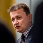 26.11.2014 Skarżysko-Kamienna. Przewodniczący klubu parlamentarnego PiS - Mariusz Błaszczak udzielił poparcia, ubiegającemu się o ponowny wybór prezydentowi Skarżyska-Kamiennej Romanowi Wojcieszkowi. / Skarżysko24.pl