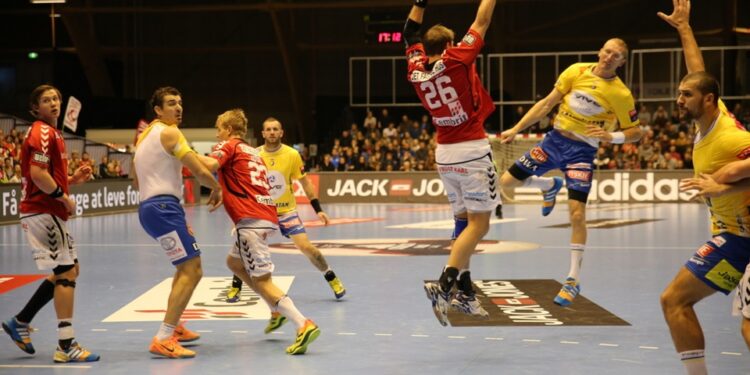 16.11.2014 Aalborg Handball - Vive Tauron Kielce 25:27 / Jarosław Dragan / Radio Kielce