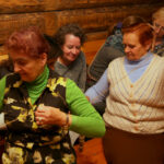 Warsztaty przędzenia lnu i wełny w Ciekotach / Kamil Król / Radio Kielce