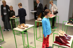 Wystawa Przemysława Piniaka w Institute of Design w Kielcach rozpoczęła festiwal Off Fashion / Kamil Król / Radio Kielce