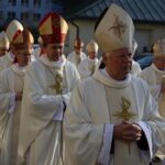 29.11.2014 Ingres bp. Jana Piotrowskiego w bazylice katedralnej. / Piotr Michalski / Radio Kielce