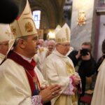 29.11.2014 Ingres bp. Jana Piotrowskiego w bazylice katedralnej. / Piotr Michalski / Radio Kielce