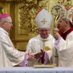 29.11.2014 Ingres bp. Jana Piotrowskiego w bazylice katedralnej. / Piotr Michalski / Radio Kielce