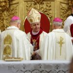 29.11.2014 Ingres bp. Jana Piotrowskiego w bazylice katedralnej. / Piotr Michalski / Radio Kielce