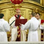 29.11.2014 Ingres bp. Jana Piotrowskiego w bazylice katedralnej. / Piotr Michalski / Radio Kielce