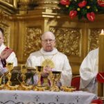 29.11.2014 Ingres bp. Jana Piotrowskiego w bazylice katedralnej. / Piotr Michalski / Radio Kielce