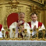 29.11.2014 Ingres bp. Jana Piotrowskiego w bazylice katedralnej. / Piotr Michalski / Radio Kielce