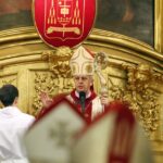 29.11.2014 Ingres bp. Jana Piotrowskiego w bazylice katedralnej. / Piotr Michalski / Radio Kielce