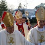 29.11.2014 Ingres bp. Jana Piotrowskiego w bazylice katedralnej. / Piotr Michalski / Radio Kielce