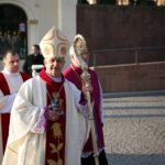 29.11.2014 Ingres bp. Jana Piotrowskiego w bazylice katedralnej. / Piotr Michalski / Radio Kielce