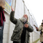 21.11.2014 Kielce. Dramat wolności - wystawa prac wielkoformatowych na murach Aresztu Śledczego w Kielcach. / Wojciech Habdas / Radio Kielce