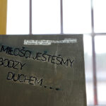 21.11.2014 Kielce. Dramat wolności - wystawa prac wielkoformatowych na murach Aresztu Śledczego w Kielcach. / Wojciech Habdas / Radio Kielce