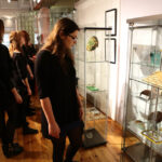 13.11.2014 Kielce. Wernisaż wystawy „Śniadanie u Tiffany’ego – moda jak biżuteria”. / Wojciech Habdas / Radio Kielce