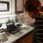 13.11.2014 Kielce. Wernisaż wystawy „Śniadanie u Tiffany’ego – moda jak biżuteria”. / Wojciech Habdas / Radio Kielce