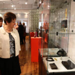 13.11.2014 Kielce. Wernisaż wystawy „Śniadanie u Tiffany’ego – moda jak biżuteria”. / Wojciech Habdas / Radio Kielce