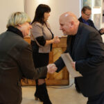 27.11.2014 Kielce. Finał konkursu "Pudełko zwane wyobraźnią" w "plastyku". Dyplomy otrzymali też opiekunowie, n/z Kazimierz Kielian. / Wojciech Habdas / Radio Kielce