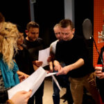 Olek Klepacz i dziennikarze Radia Kielce podczas nagrywania Pastorałki w DK Zameczek. / Wojciech Habdas / Radio Kielce