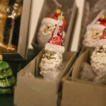 Niezwykła wystawa bombek w BWA (2 grudnia 2014 r.) / Piotr Michalski / Radio Kielce