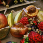 Niezwykła wystawa bombek w BWA (2 grudnia 2014 r.) / Piotr Michalski / Radio Kielce