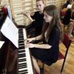 19.12.2014 Wspólne kolędowanie w 4 Liceum Ogólnokształcącym / Stanisław Blinstrub / Radio Kielce