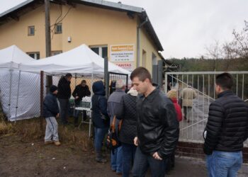 Kielecka Caritas rozdaje paczki żywnościowe (18 grudnia 2014) / Iwona Murawska / Radio Kielce