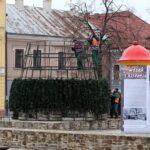 01.12.2014 Na rynku powstaje Choinka / Stanisław Blinstrub / Radio Kielce