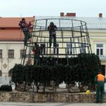 01.12.2014 Na rynku powstaje Choinka / Stanisław Blinstrub / Radio Kielce