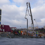 Na budowanym wiadukcie przy ulicy Piekoszowskiej wylano beton / Kamil Król / Radio Kielce