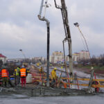 Na budowanym wiadukcie przy ulicy Piekoszowskiej wylano beton / Kamil Król / Radio Kielce