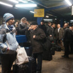 Pociąg TLK Kinga z Krakowa do Warszawy, odjeżdżający w niedzielę z Kielc o 16.56, często jest zatłoczony / Kamil Król / Radio Kielce