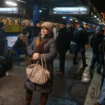 Pociąg TLK Kinga z Krakowa do Warszawy, odjeżdżający w niedzielę z Kielc o 16.56, często jest zatłoczony / Kamil Król / Radio Kielce