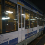 Pociąg TLK Kinga z Krakowa do Warszawy, odjeżdżający w niedzielę Kielc o 16.56, często jest zatłoczony / Kamil Król / Radio Kielce