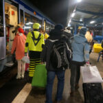 Pociąg TLK Kinga z Krakowa do Warszawy, odjeżdżający w niedzielę Kielc o 16.56, często jest zatłoczony / Kamil Król / Radio Kielce