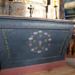 11.12.2014 Tokarnia. Muzeum Wsi Kieleckiej, w kościółku podczas konserwacji bocznych ołtarzy, odkryto pod warstwą farby polichromie. / Krzysztof Żołądek / Radio Kielce