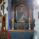 11.12.2014 Tokarnia. Muzeum Wsi Kieleckiej, w kościółku podczas konserwacji bocznych ołtarzy, odkryto pod warstwą farby polichromie. / Krzysztof Żołądek / Radio Kielce