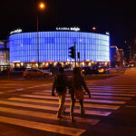 1.12.2014 Kielce. Akcja „Podświetl się na niebiesko dla autyzmu". Galeria Echo. / Wojciech Habdas / Radio Kielce