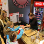 6.12.2014 Kielce. Słuchowisko "Anioł w supermarkecie" w studiu Gram Radia Kielce. / Wojciech Habdas / Radio Kielce