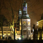 24-25.12.2014 Kielce. Już od 23.30 ludzie zaczęli się schodzić na nabożeństwo. / Wojciech Habdas / Radio Kielce