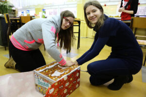 13.12.2014 Kielce. Sztab Szlachetnej Paczki w IV LO. / Wojciech Habdas / Radio Kielce