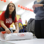 13.12.2014 Kielce. Sztab Szlachetnej  Paczki w IV LO. / Wojciech Habdas / Radio Kielce