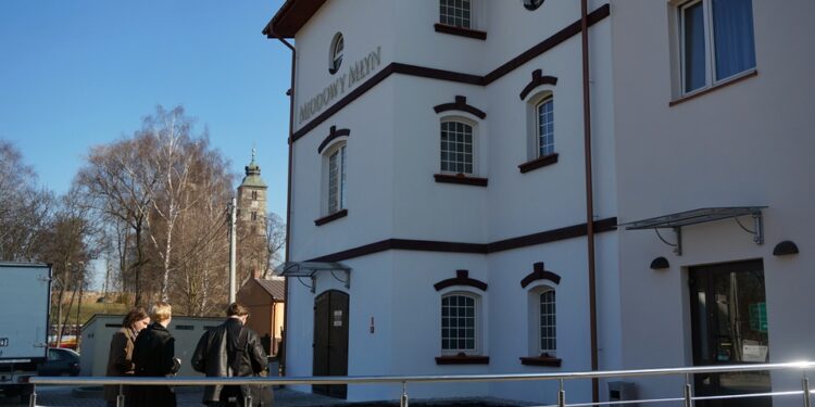 W Opatowie otwarto pierwszy w tym mieście i w powiecie hotel. Mieści się w mającym ponad 100 lat budynku dawnego młyna. / Teresa Czajkowska / Radio Kielce