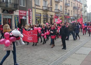 22.11.2014 Szlachetna Paczka 2014 przemarsz ulicami Kielc / Radio Kielce