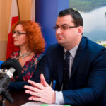 Konferencja prasowa prezydenta Skarżyska Konrada Kroniga dotycząca planów likwidacji szkół w mieście / Mariusz Busiek / skarzysko24.pl