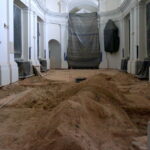 Podczas remontu posadzki w bazylice na Świętym Krzyżu archeologowie odkryli ślady trzech świątyń / Krzysztof Żołądek / Radio Kielce