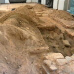 Podczas remontu posadzki w bazylice na Świętym Krzyżu archeologowie odkryli ślady trzech świątyń / Krzysztof Żołądek / Radio Kielce