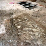 Podczas remontu posadzki w bazylice na Świętym Krzyżu archeologowie odkryli ślady trzech świątyń / Krzysztof Żołądek / Radio Kielce