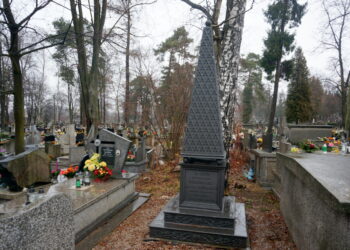 Odnowiony grobowiec rodziny Kondaki na cmentarzu prawosławnym w Kielcach / Krzysztof Żołądek / Radio Kielce