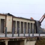 Wyburzane garaże w sąsiedztwie Stacji Paliw Perła przy ulicy Warszawskiej / Kamil Król / Radio Kielce