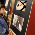 30.1.2015 Kielce. Wystawa Moniki Tokarczyk "Marionetki nieświadomości" w DK Zameczek. / Wojciech Habdas / Radio Kielce